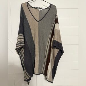 CAbi Women’s Horizon Poncho Size M